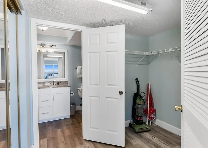 Apartment Dollar 203 *